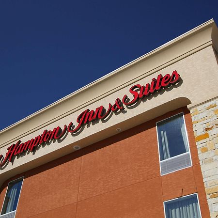 Hampton Inn & Suites Уинни Экстерьер фото