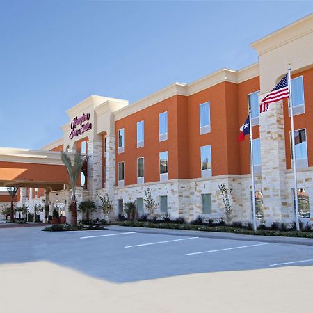 Hampton Inn & Suites Уинни Экстерьер фото