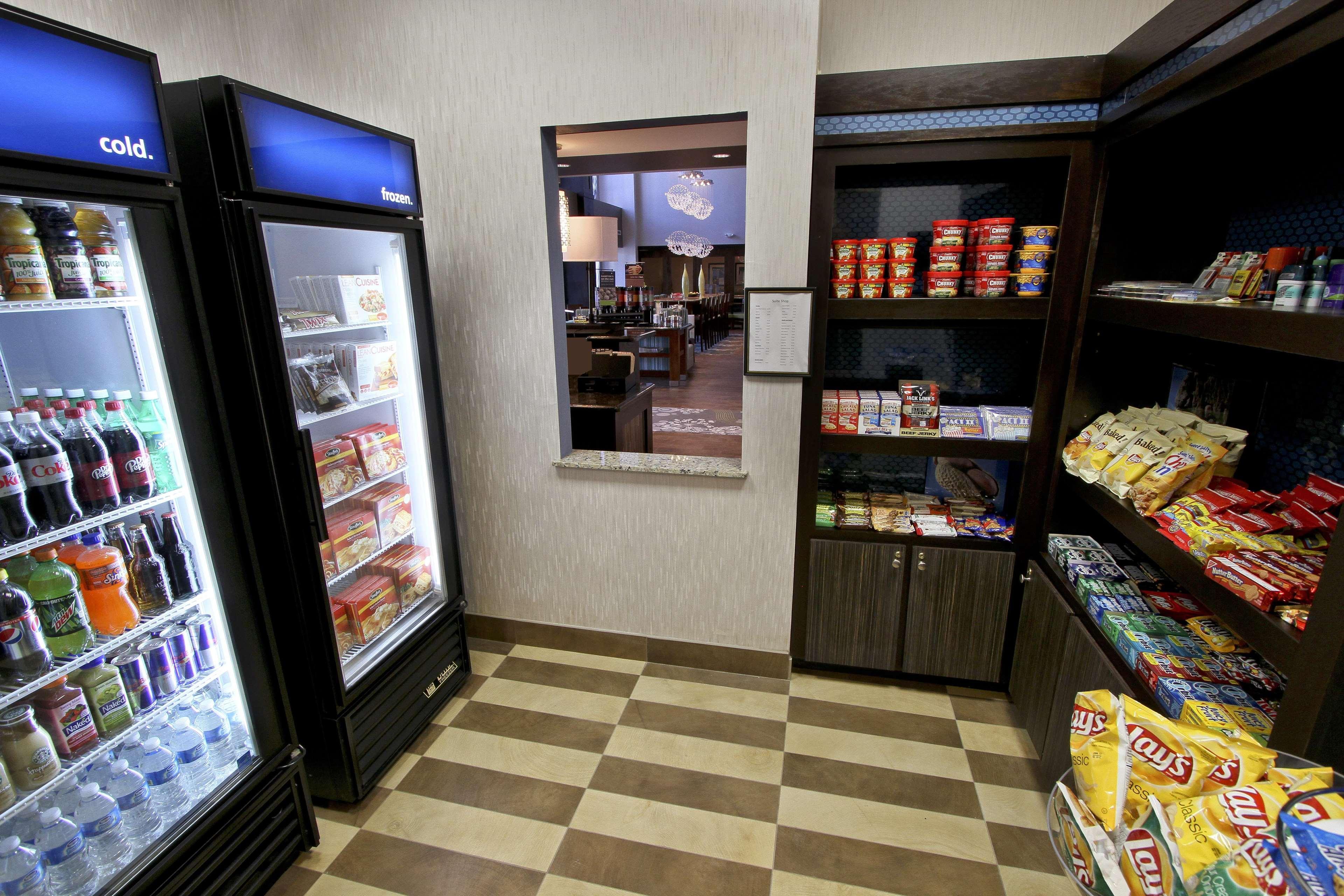 Hampton Inn & Suites Уинни Ресторан фото