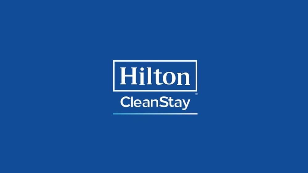 Hampton Inn & Suites Уинни Экстерьер фото