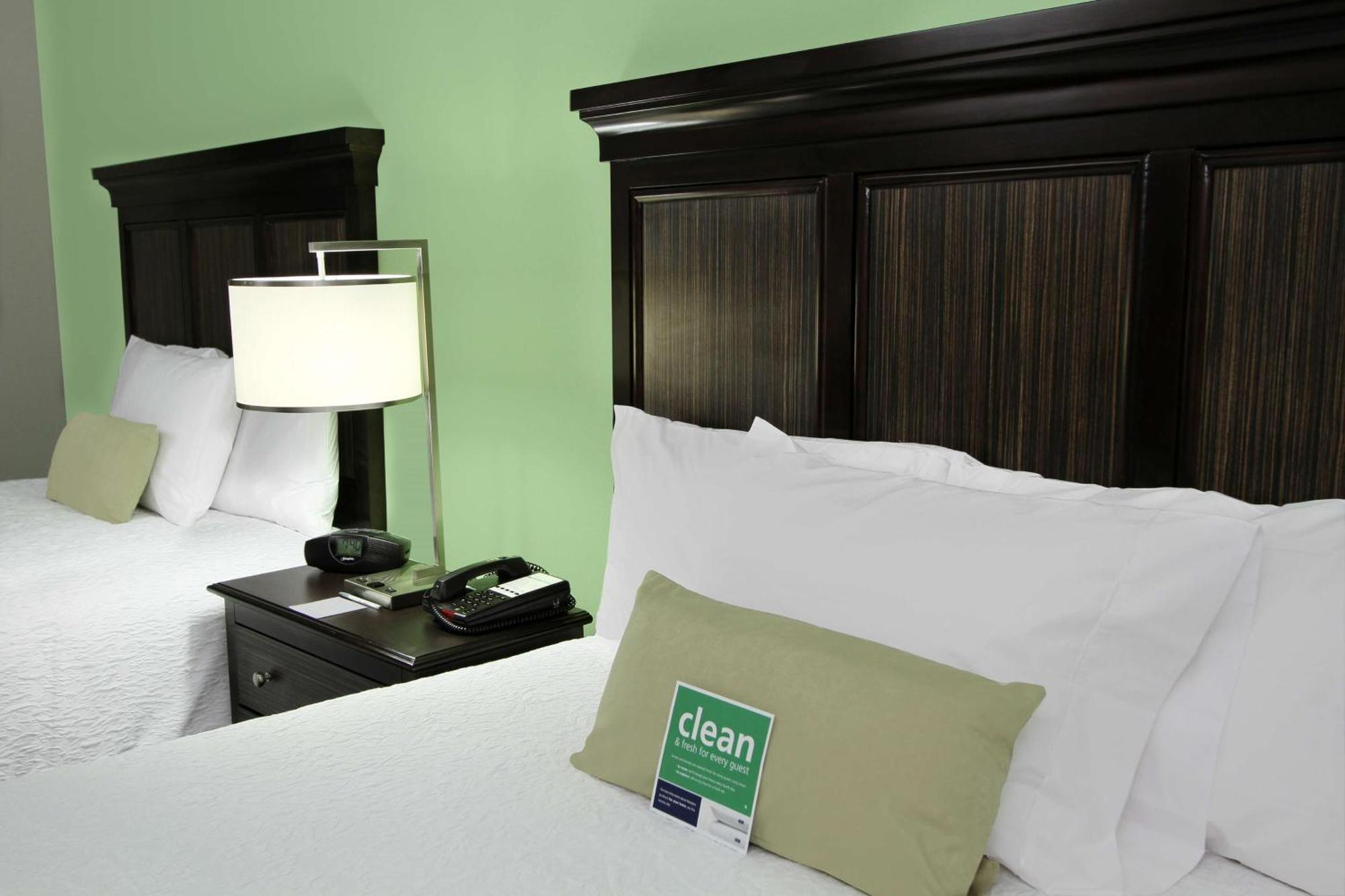 Hampton Inn & Suites Уинни Экстерьер фото