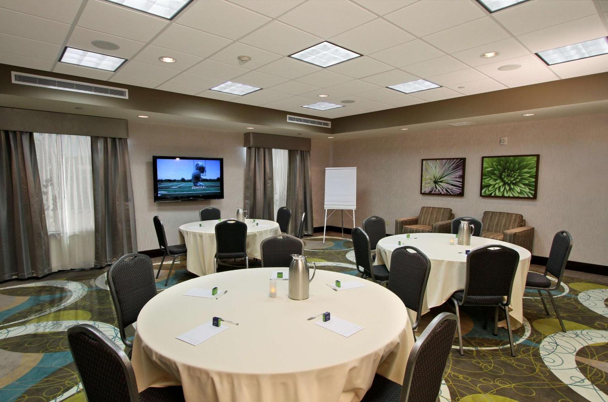 Hampton Inn & Suites Уинни Экстерьер фото